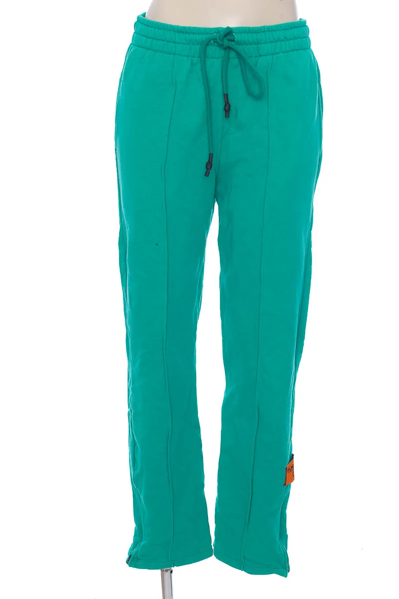 ROPA DEPORTIVA / SALIDA DE BAñO COLOR VERDE  MALUMA X GEF