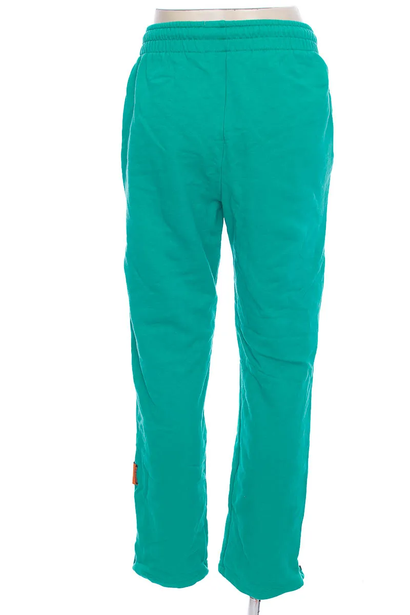 ROPA DEPORTIVA / SALIDA DE BAñO COLOR VERDE  MALUMA X GEF