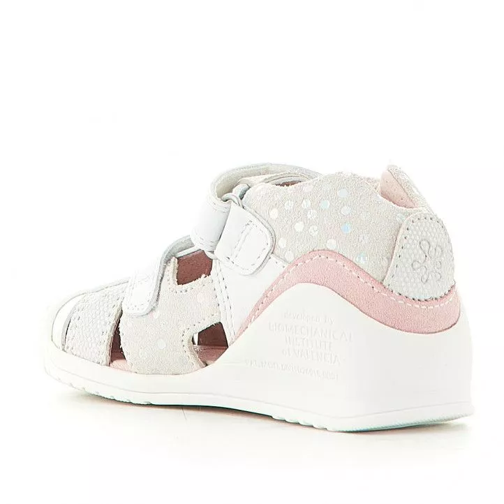 Sandalias abotinadas Biomecanics con puntos y detalles en rosa