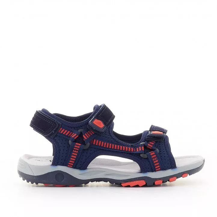 sandalias azules con detalles rojos