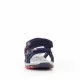 sandalias azules con detalles rojos
