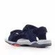 sandalias azules con detalles rojos