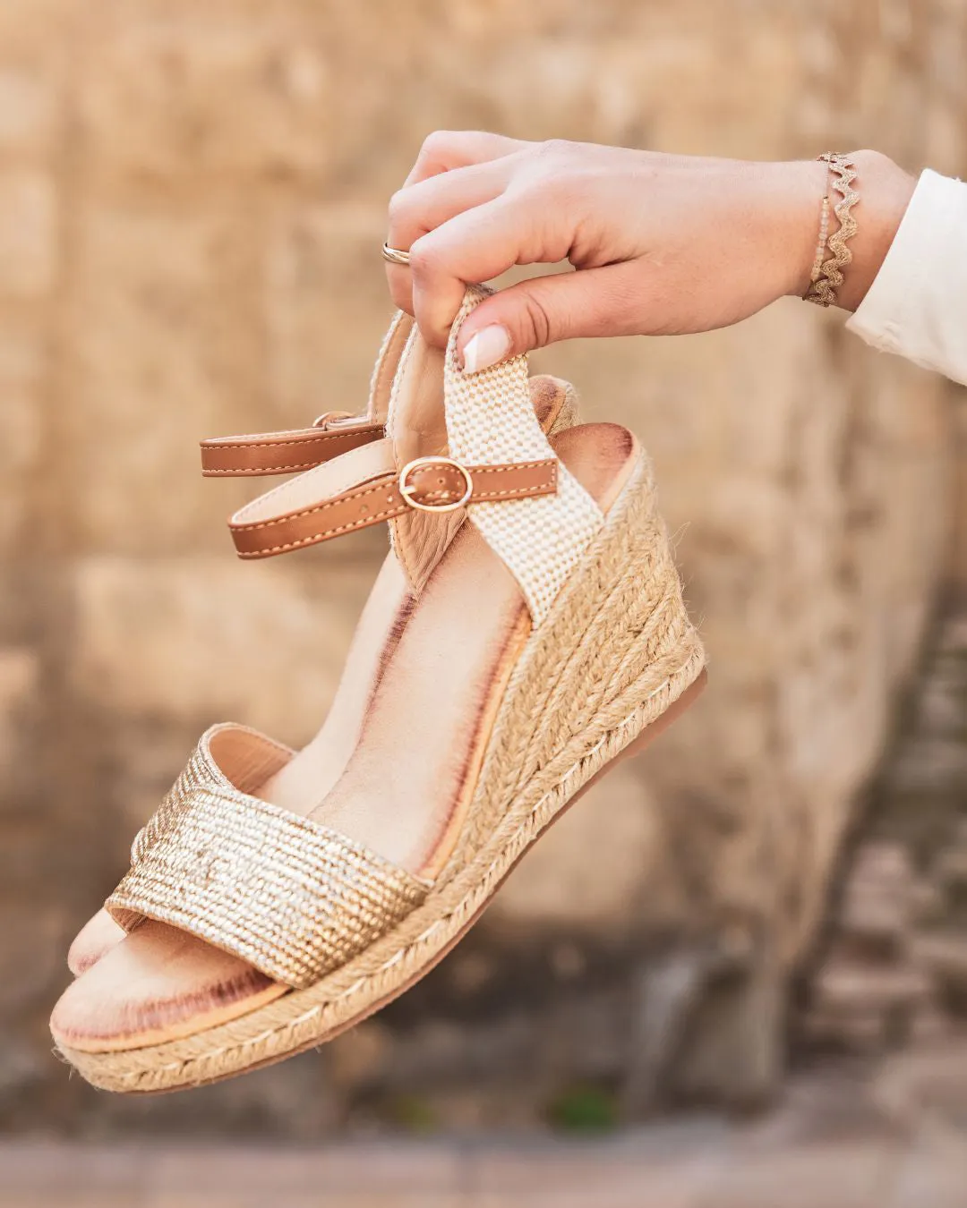 SANDALIAS DE CUñA DORADAS PARA MUJER  ETHEL