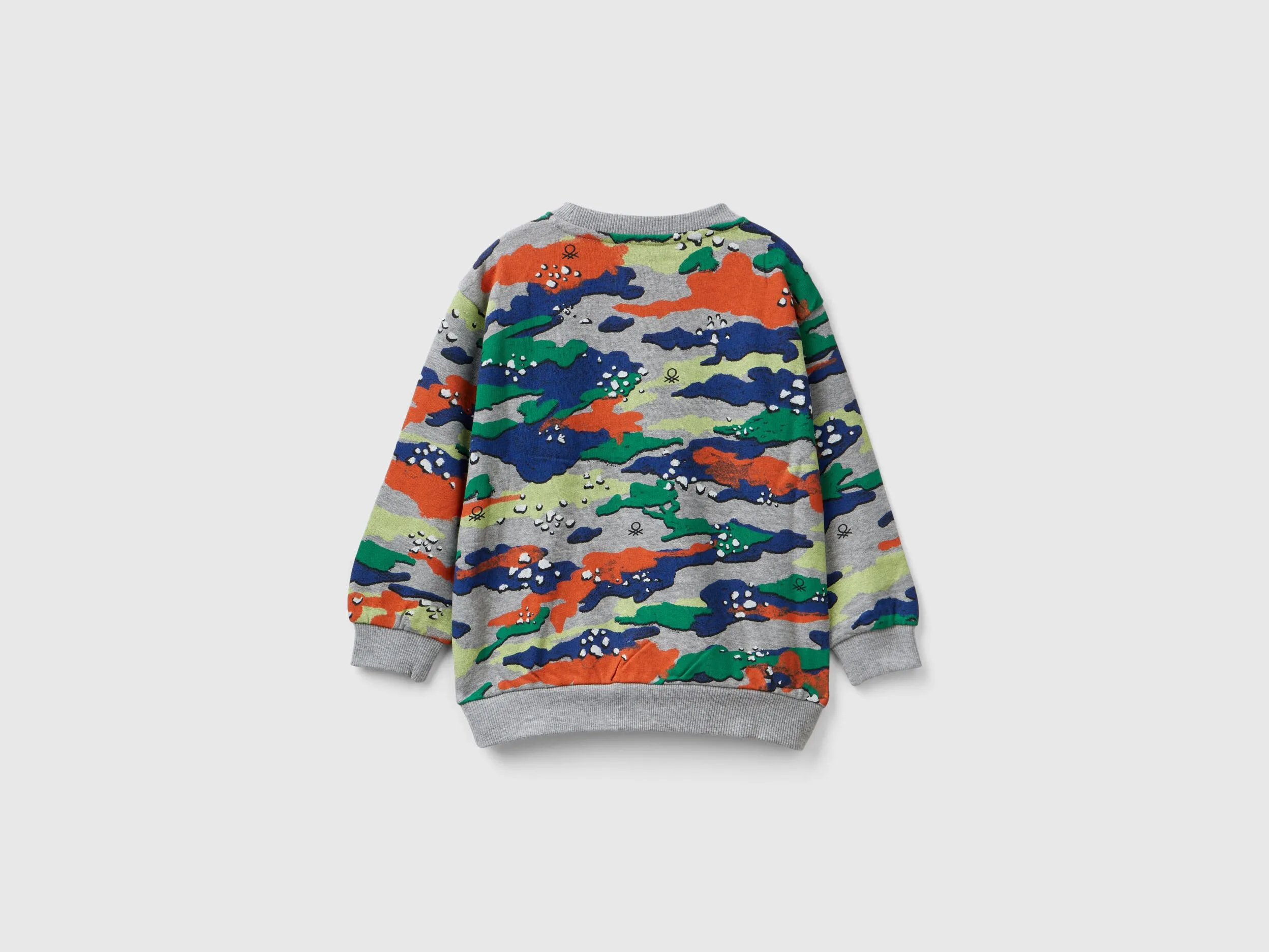 Sudadera con estampado de camuflaje