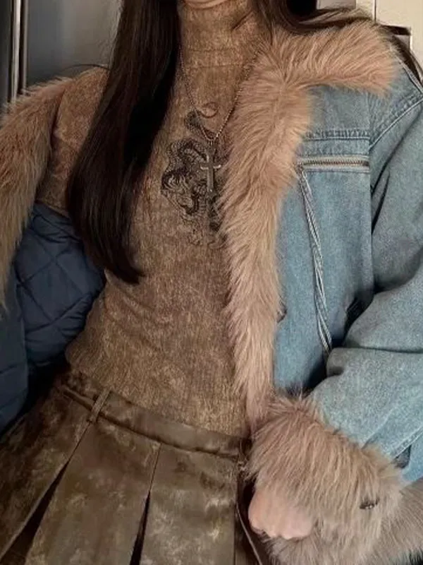 Tejido de manga larga con tachuelas y estampado de dragón tribal