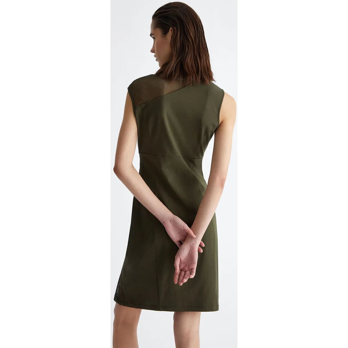 Vestido con detalles de malla