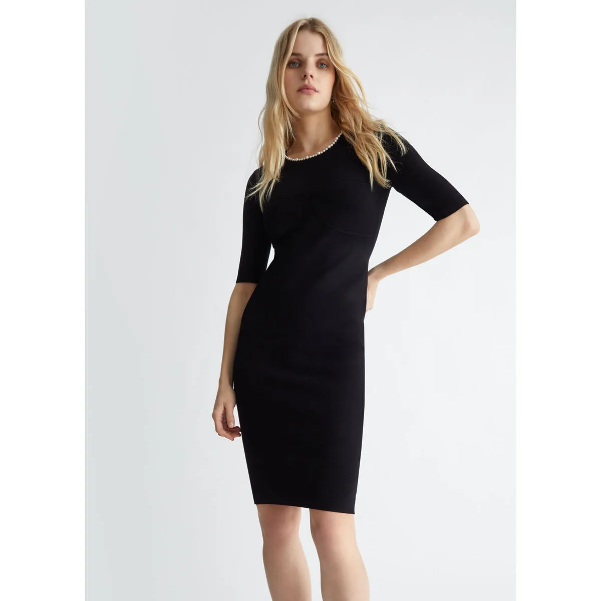 Vestido de punto con perlas