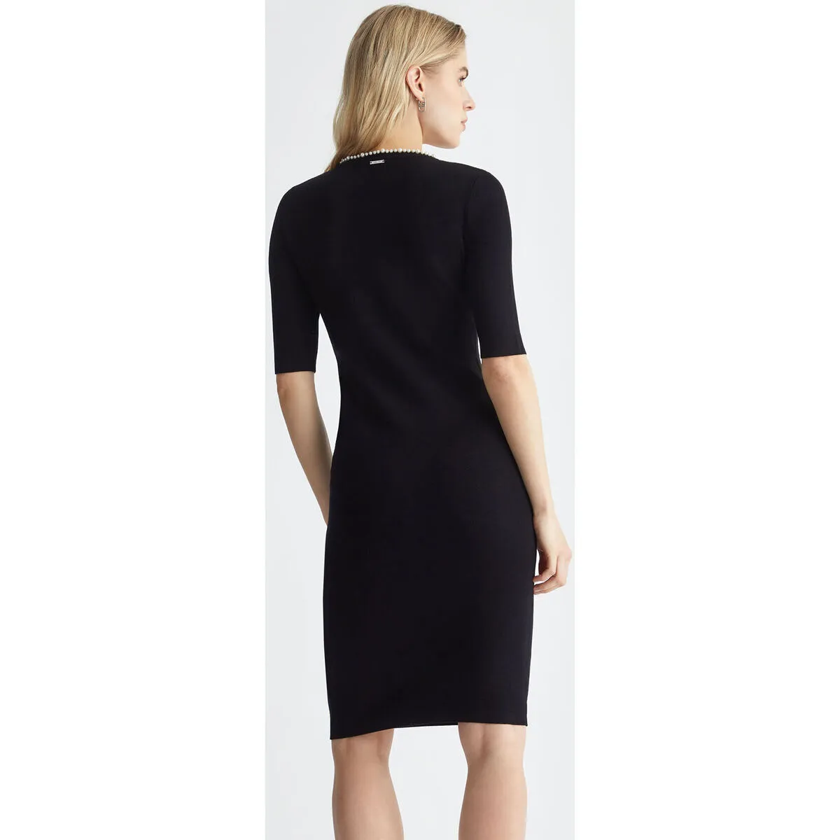 Vestido de punto con perlas