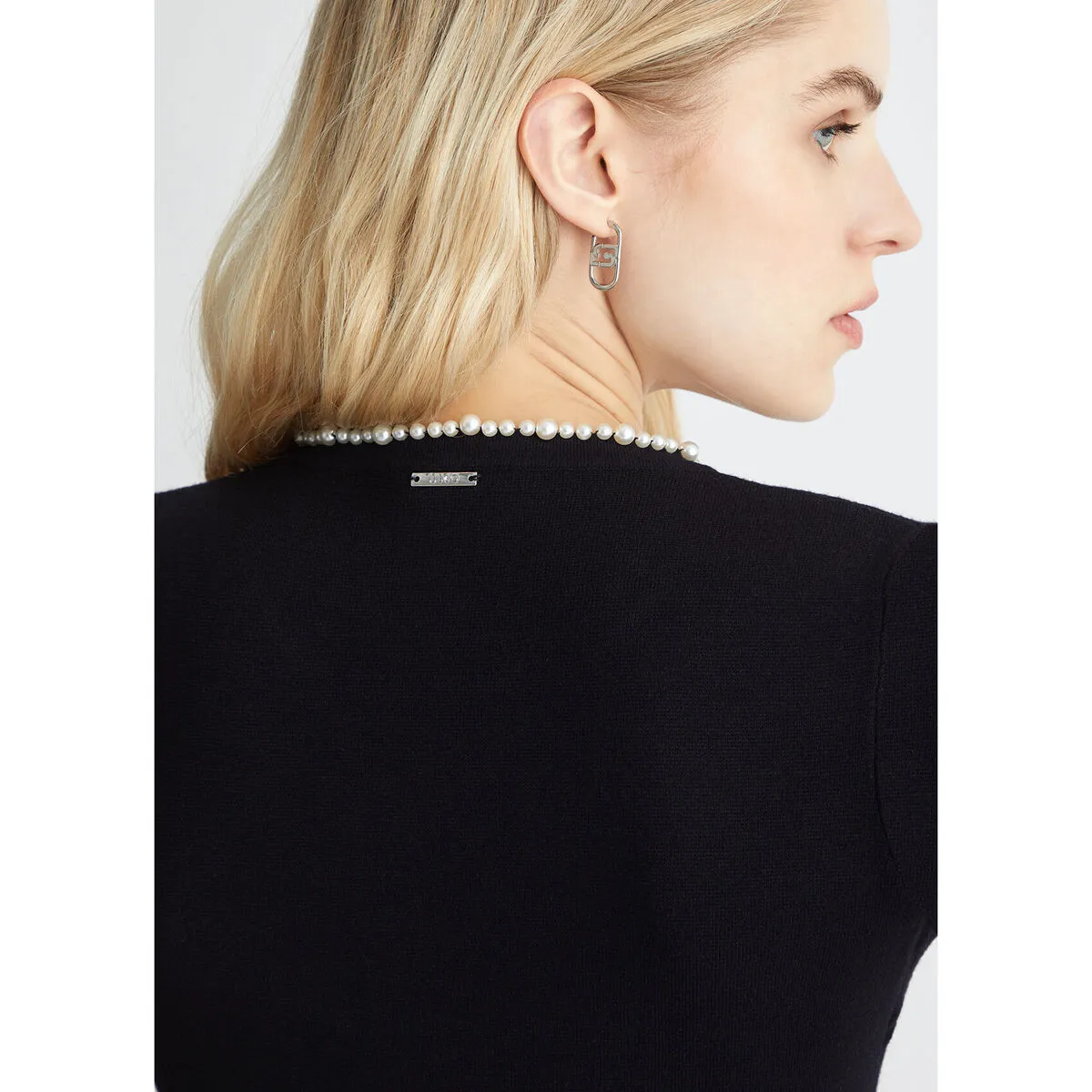 Vestido de punto con perlas