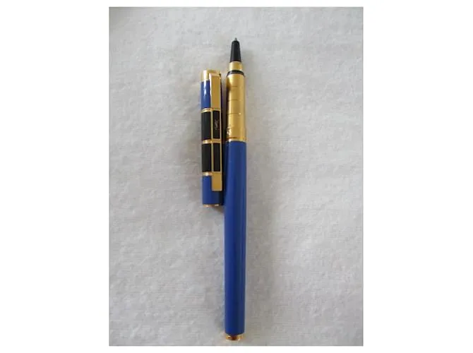 Yves Saint Laurent Bolígrafo con estuche de cuero. Gold hardware 