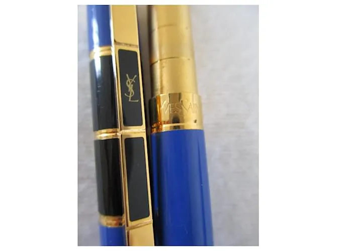 Yves Saint Laurent Bolígrafo con estuche de cuero. Gold hardware 