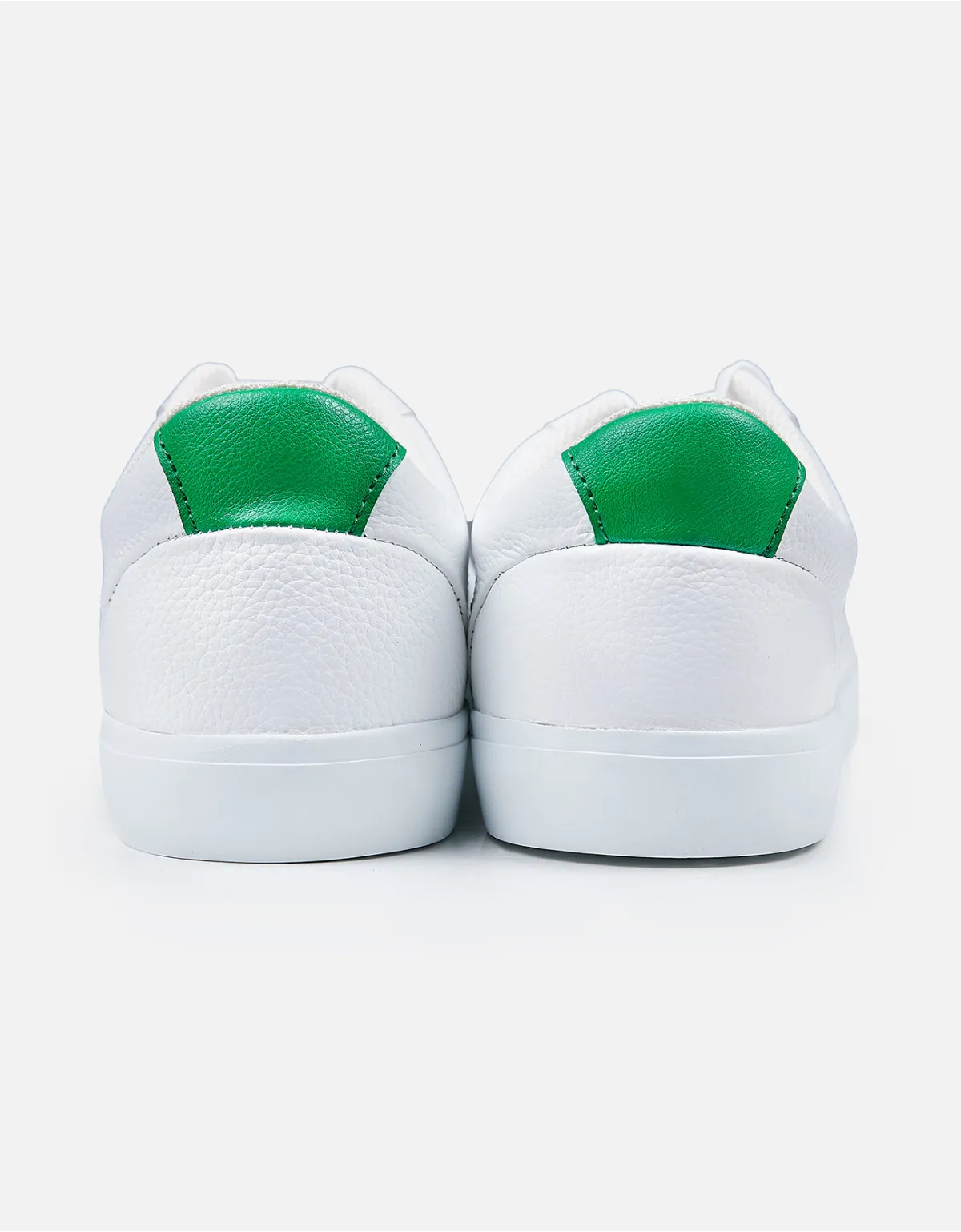 Zapatilla color blanco para hombre