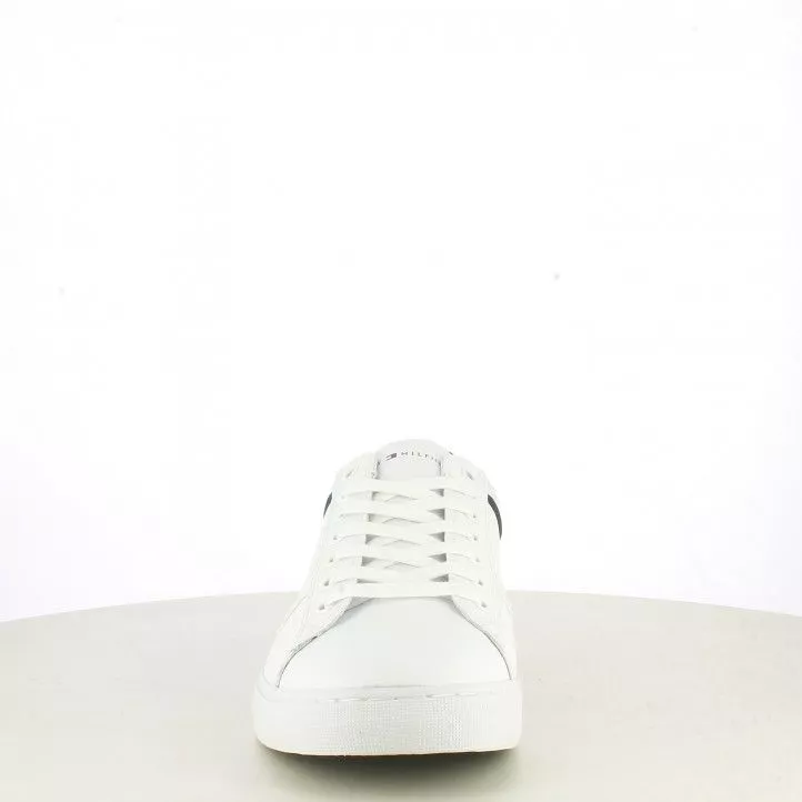 Zapatillas deportivas Tommy Hilfiger blancas con detalles en negro y cordones