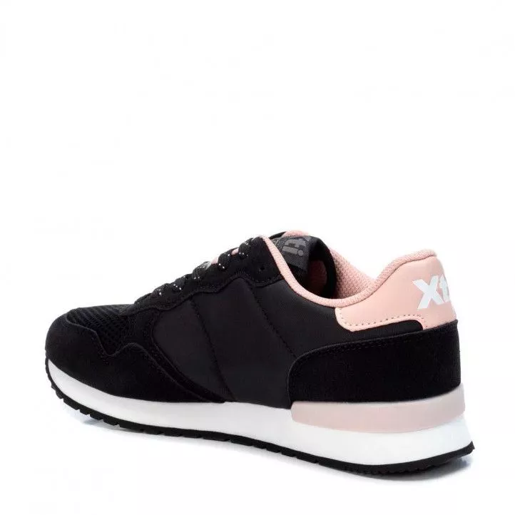 Zapatillas urban Xti 04365404 negros con detalles en rosa