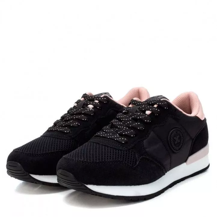 Zapatillas urban Xti 04365404 negros con detalles en rosa