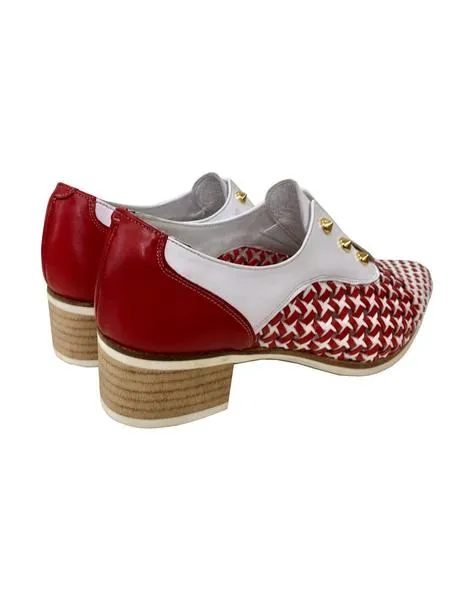 ZAPATO TRENZADO BICOLOR BLANCOROJO CON TACHUELAS