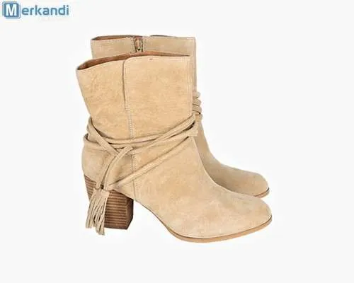 Zapatos de marca para mujer y hombre en tallas grandes Stock