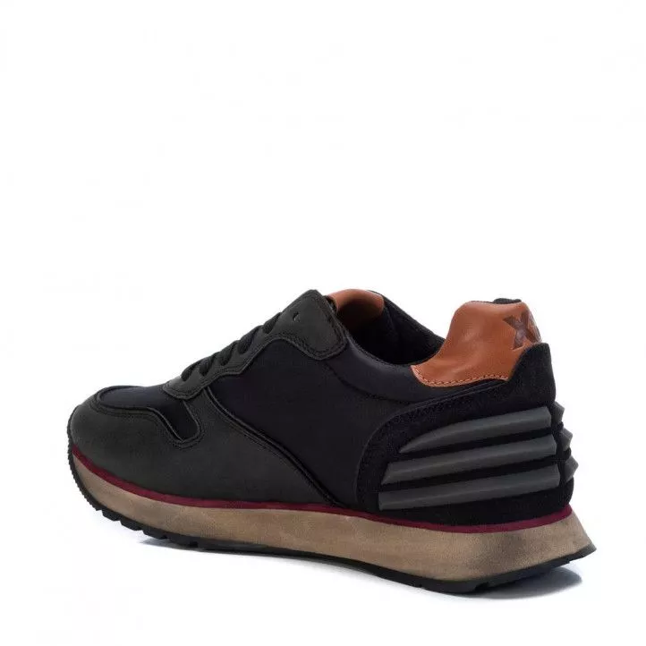 Zapatos sport Xti 043025 talón con textura y detalles marrones